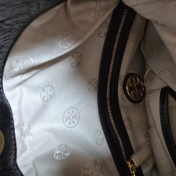 Tory Burch Black Leather City Foldover Messenger - Picture 8 of 11